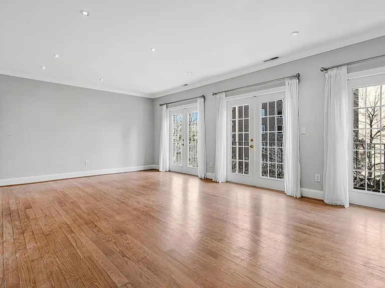 4305 Massachusetts Ave NW — Photo 5