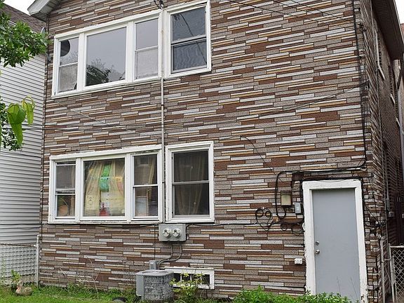 2nd image of 3719 S Paulina St