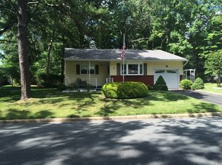 1 Kansas Dr, Whiting, NJ 08759