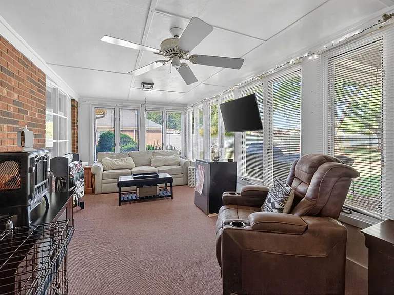 640 Summerest Ct — Photo 9