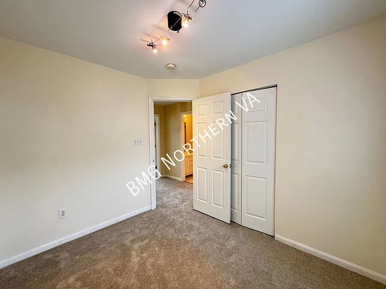 10230 Magnolia Grove Dr — Photo 17