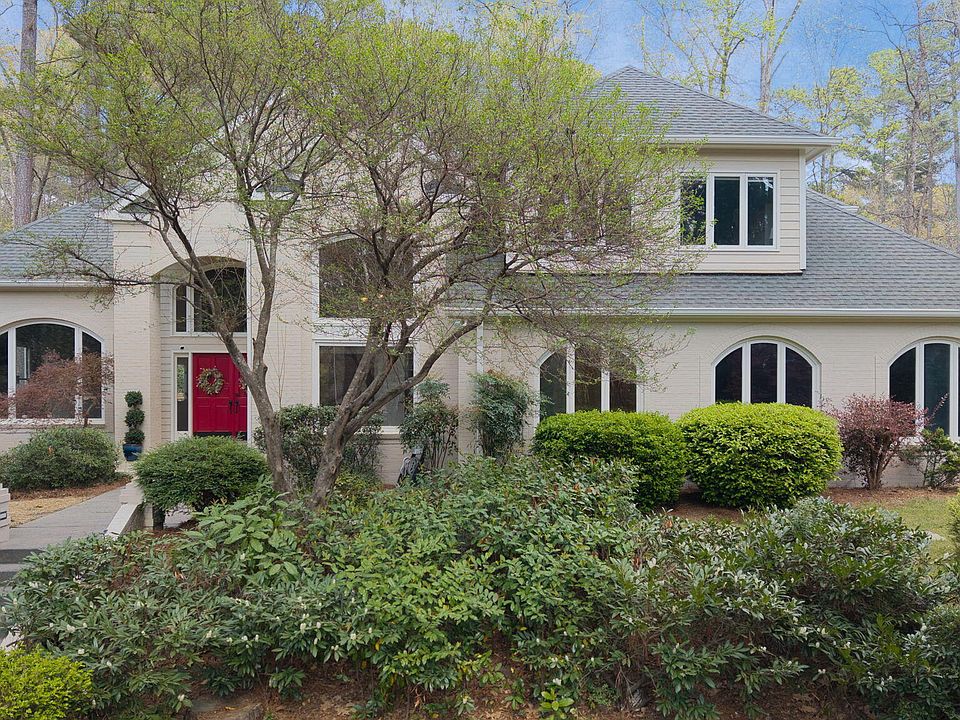 1st image of 221 Chesley Ln