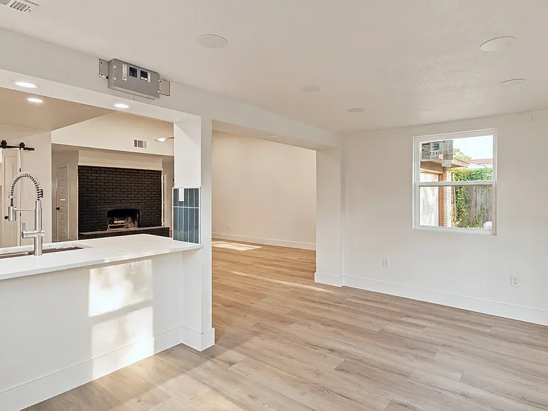 2733 Teakwood Dr — Photo 9