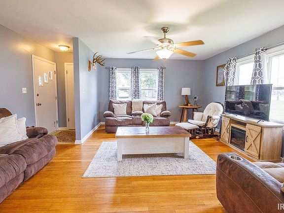 3rd image of 804 W Oak St