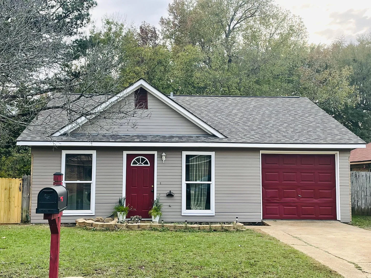 3 bed, 1001 sqft, $1,400 — Photo 1