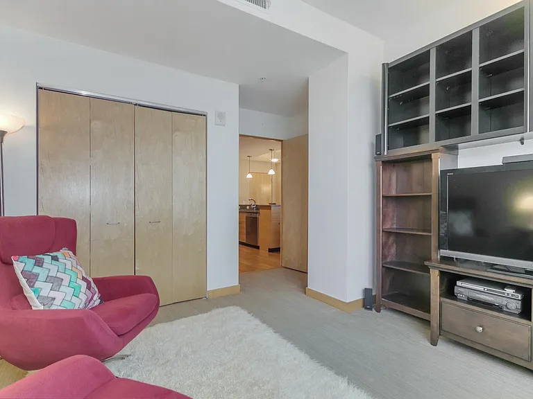 309 W Washington Ave #401 — Photo 33