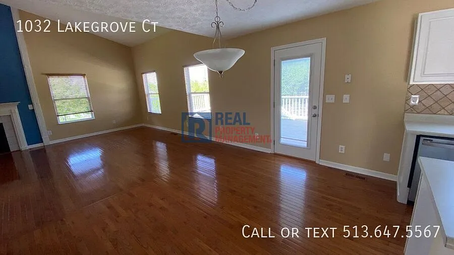 Gorgeous 3 Bed - 2.5 Bath Lake Grove North Home in Westerville — Photo 3