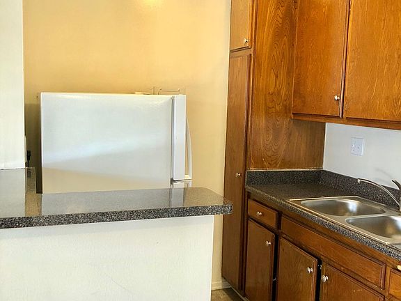 4th image of 12726 Pacific Ave #9