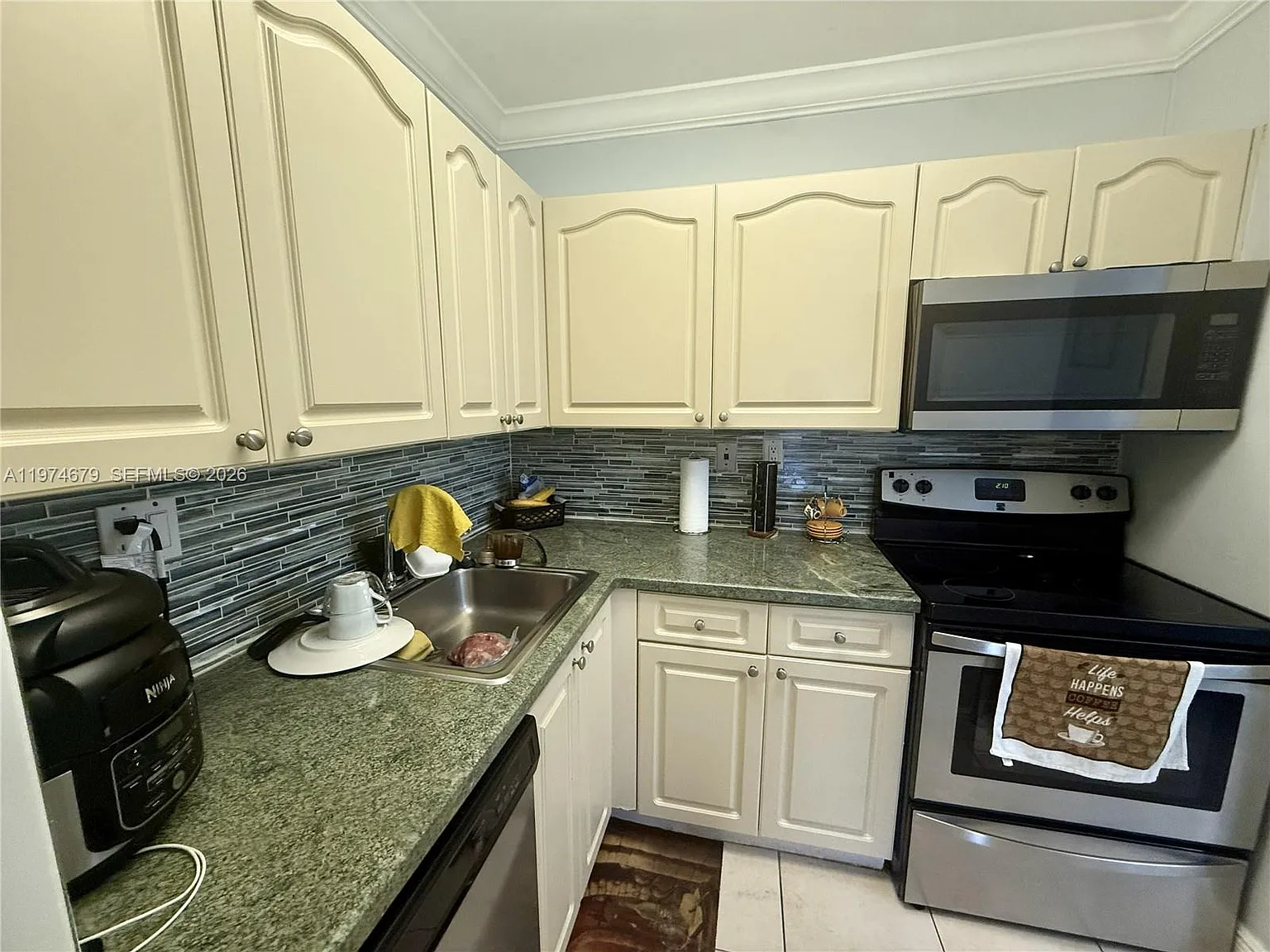 Nob Hill West Condo — Photo 3