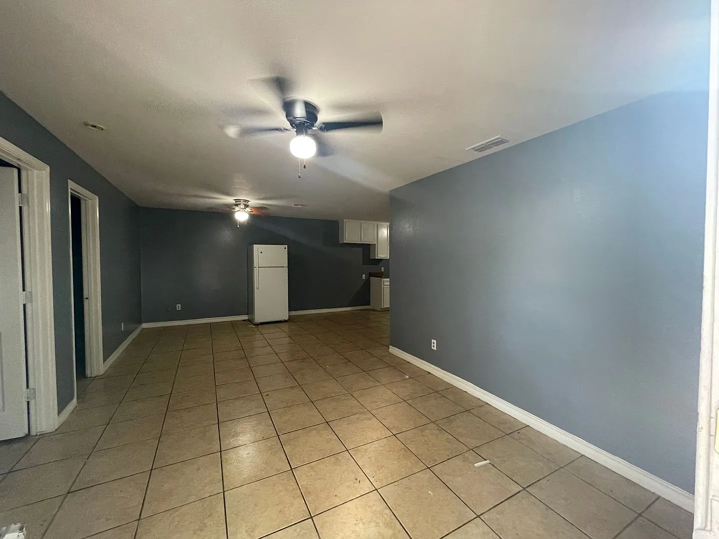 Charming 3-Bedroom, 1-Bath Duplex 1/2 off first months rent — Photo 2