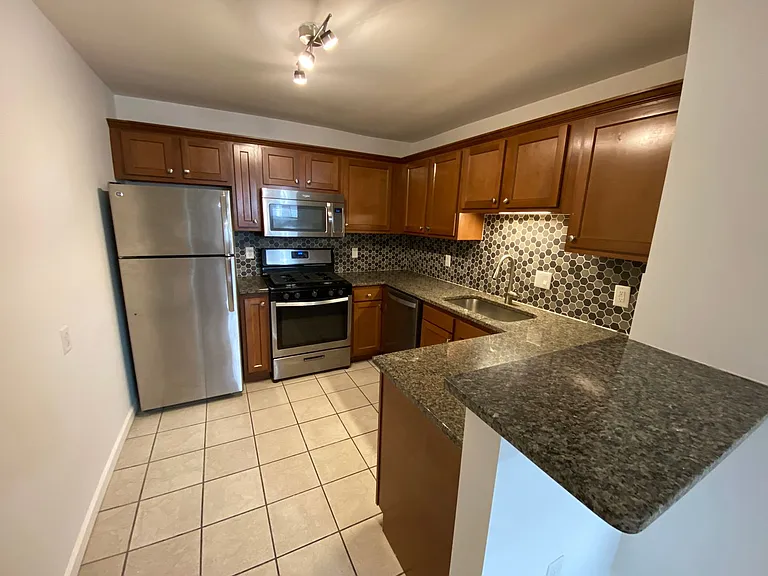 Chittenden Ave 34 UL — Photo 42