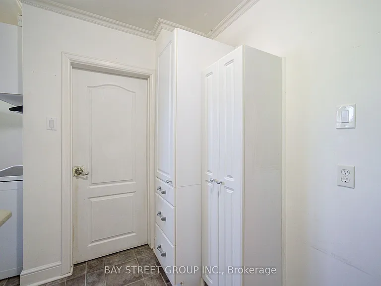 1421 Old Green Ln — Photo 17