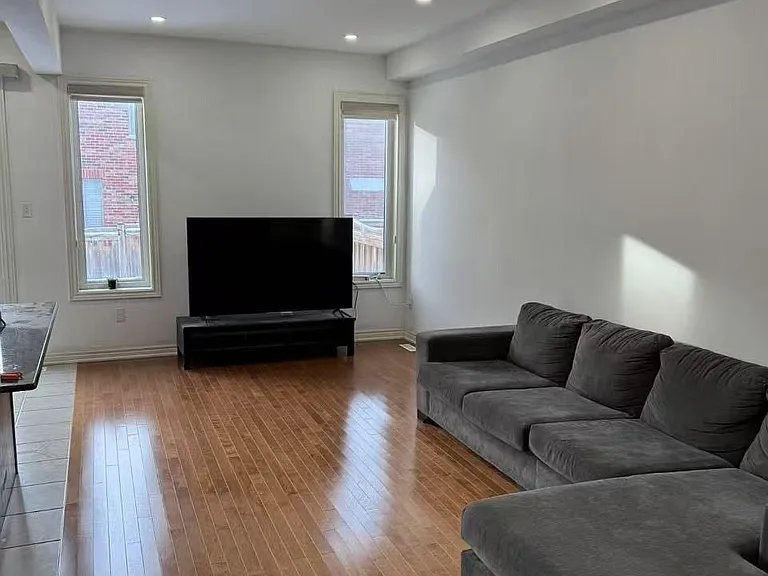127 Wilfred Murison Ave — Photo 4