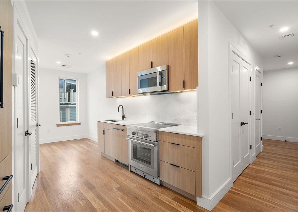 1st image of 58 Kent St #304