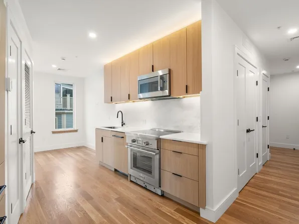 58 Kent St #304, Brookline, MA 02445