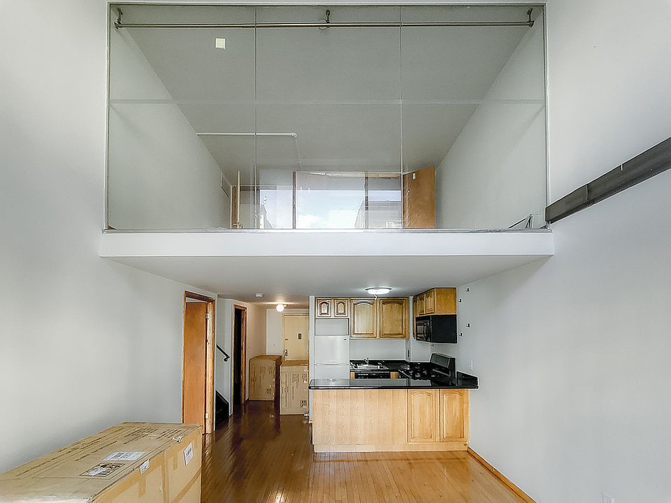 1st image of 212 E 10th St #4A1