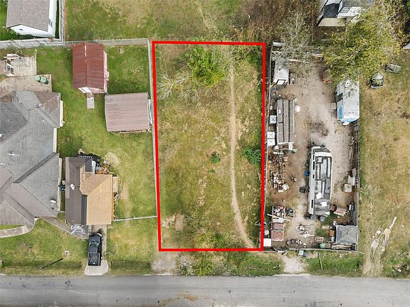 3rd image of 417 Delaware St