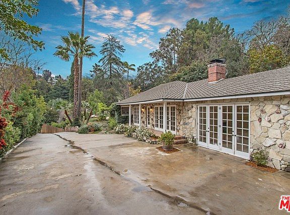 3rd image of 3811 Ventura Canyon Ave