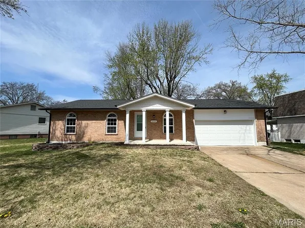 5365 Camelot Estates Dr, Saint Louis, MO 63129