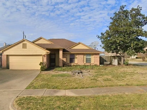 900 Blewitt Dr, Cedar Hill, TX 75104