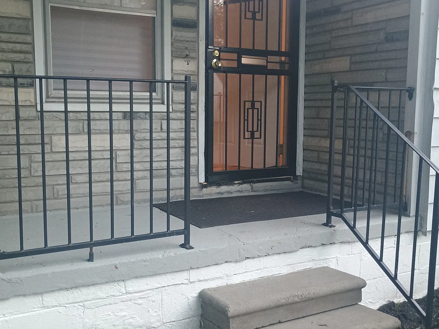 3 bed, 1100 sqft, $1,800 — Photo 2