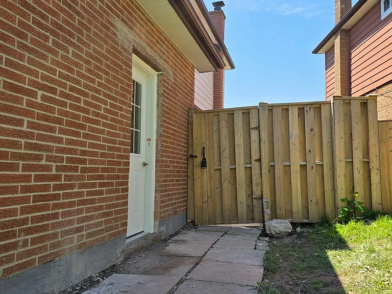 157 Angus Dr #BASEMENT — Photo 9