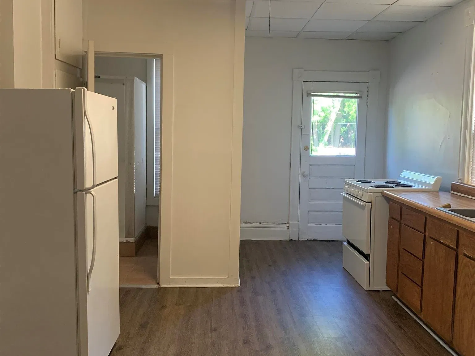 2 bed, 1000 sqft, $1,100 — Photo 3