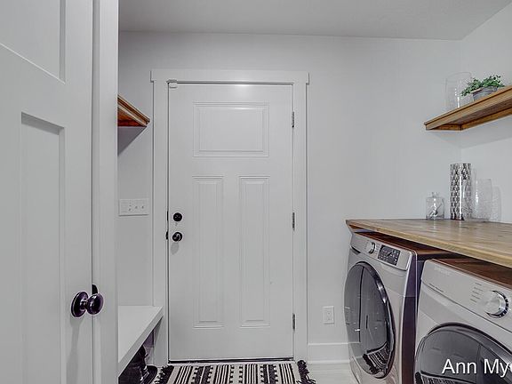 5th image of 137 Andrea Dr