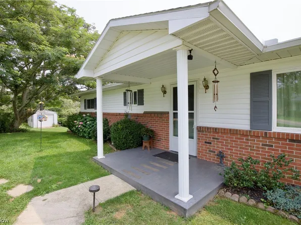780 McGill Rd, Belpre, OH 45784