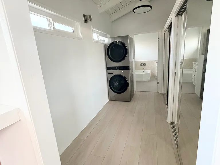 Walking closet and laundry room