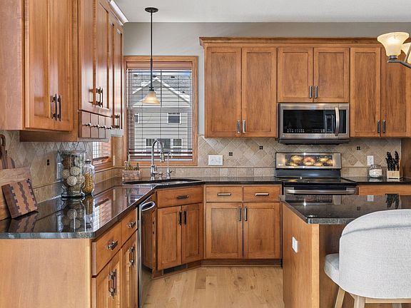 3rd image of 17532 Heidelberg Way