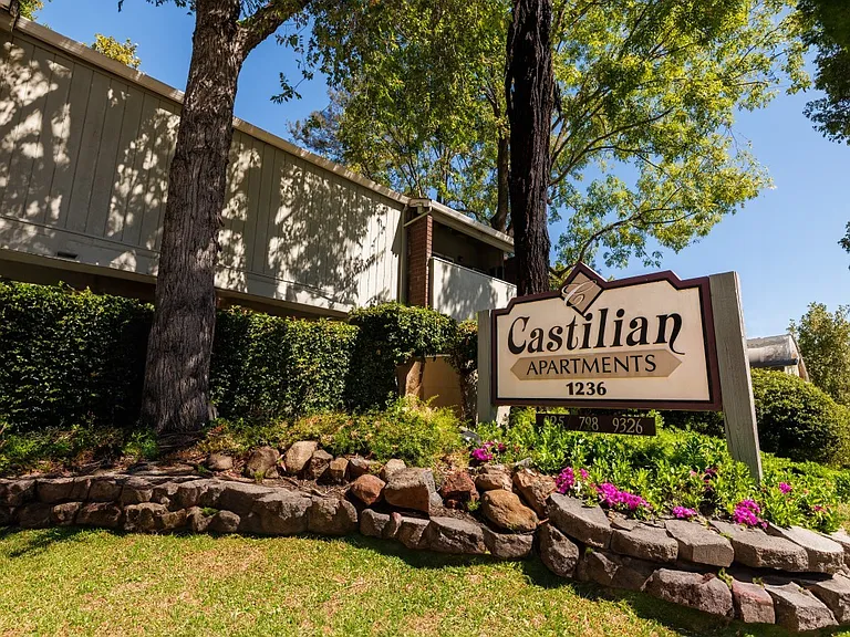 Castilian Apartments — Photo 9