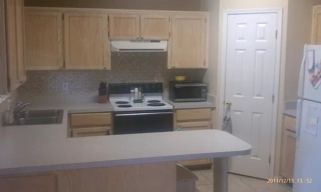 3/2 Chelsea Parc Dr.~Chelsea Parc~Take a LOOK! — Photo 2