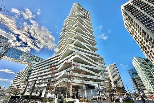 15 Queens Quay E Photo 1
