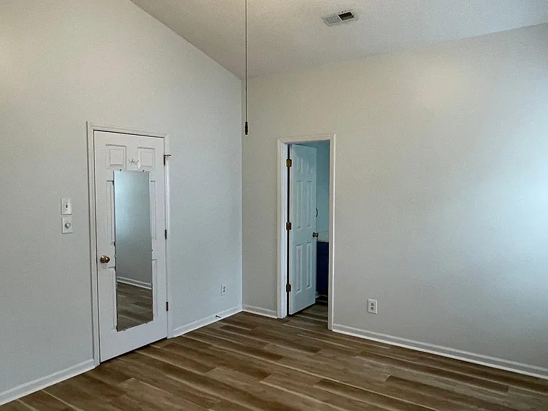 480 Saltaire Dr — Photo 35