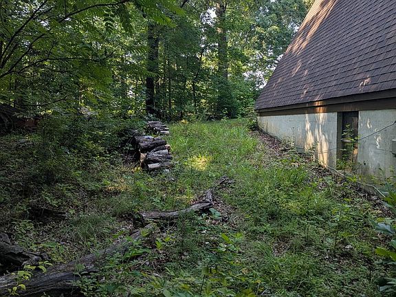 4th image of 5165 Ches Ln