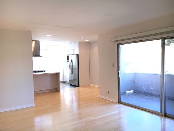 4th image of 12206 Magnolia Blvd APT 6