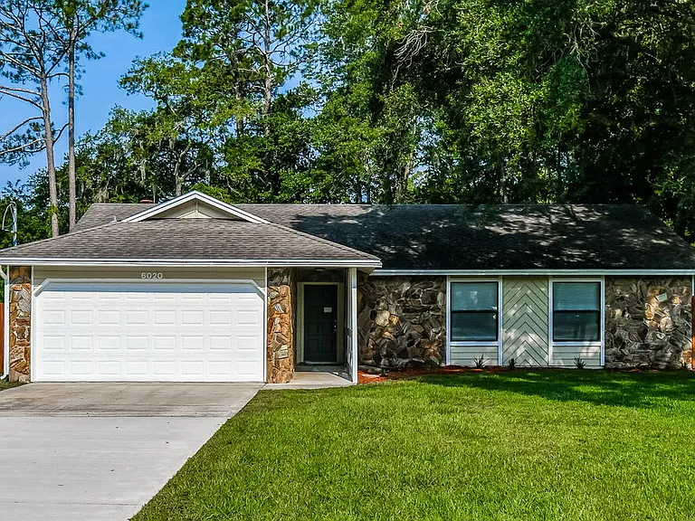6020 Pine Ave — Photo 1
