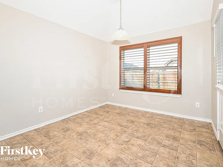 204 Troy Lane Red — Photo 7