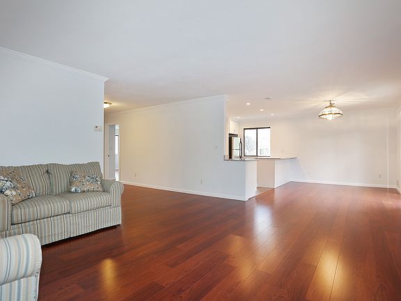 3rd image of 139 Flintlock Way #A