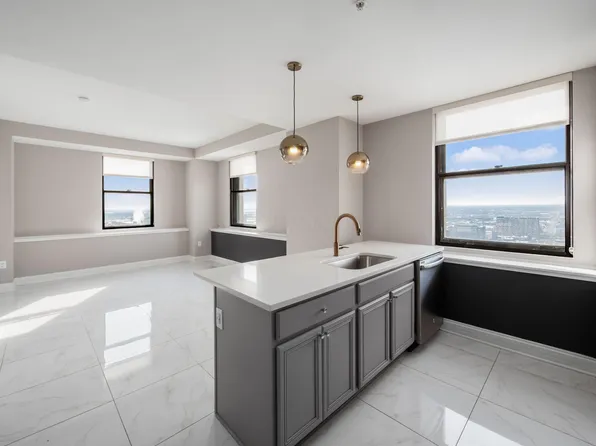 50 W Broad St #2002, Columbus, OH 43215