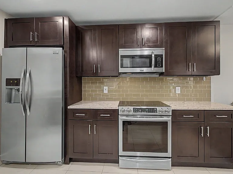 1230 N Logan St — Photo 23