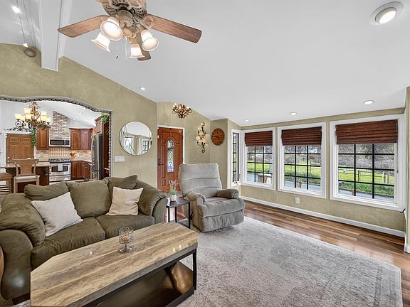 4th image of 8380 Chili Hill Rd