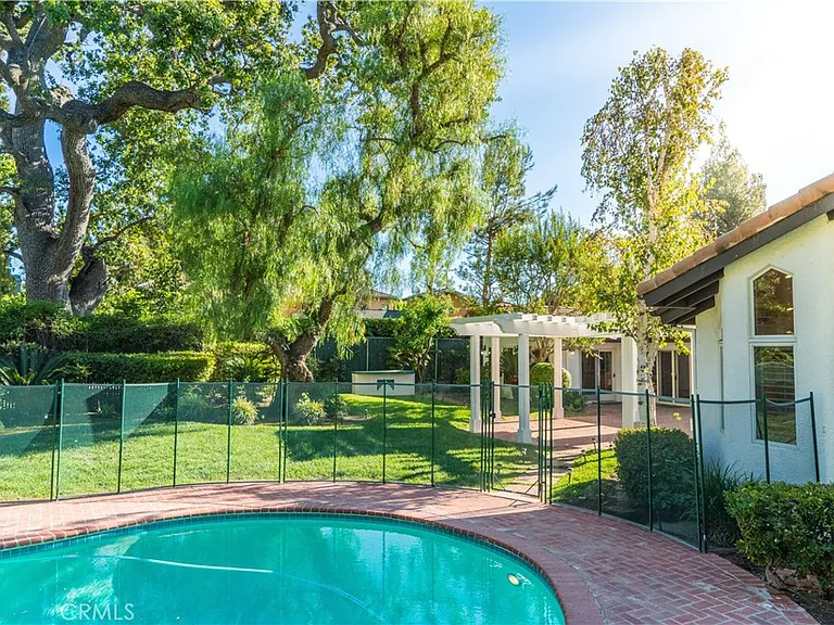 5054 Encino Ave — Photo 17