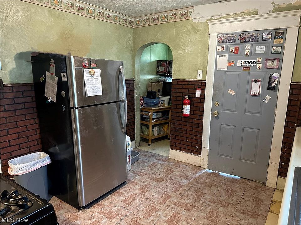 2nd image of 600 W Thornton St