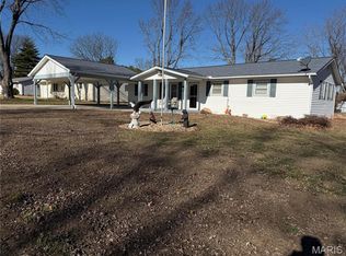 3020 Sycamore St, Cuba, MO 65453