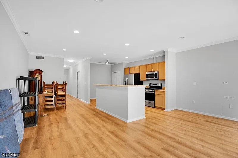 3 bed, 2.5 bath, $3,500 — Photo 3