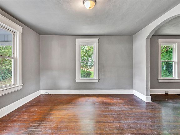 5th image of 1323 Essex Ave NW