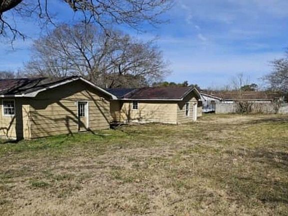 3rd image of 1338 Hicks Rd