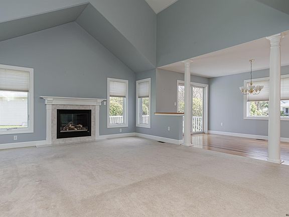 4th image of 19 Pepper Ln